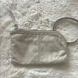 Hobo wristlet in light grey leather